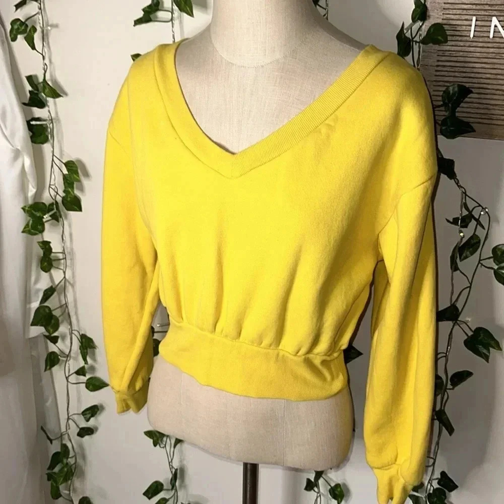 Urban Outfitters Cropped V Neck Yellow Crewneck - Picture 2 of 4